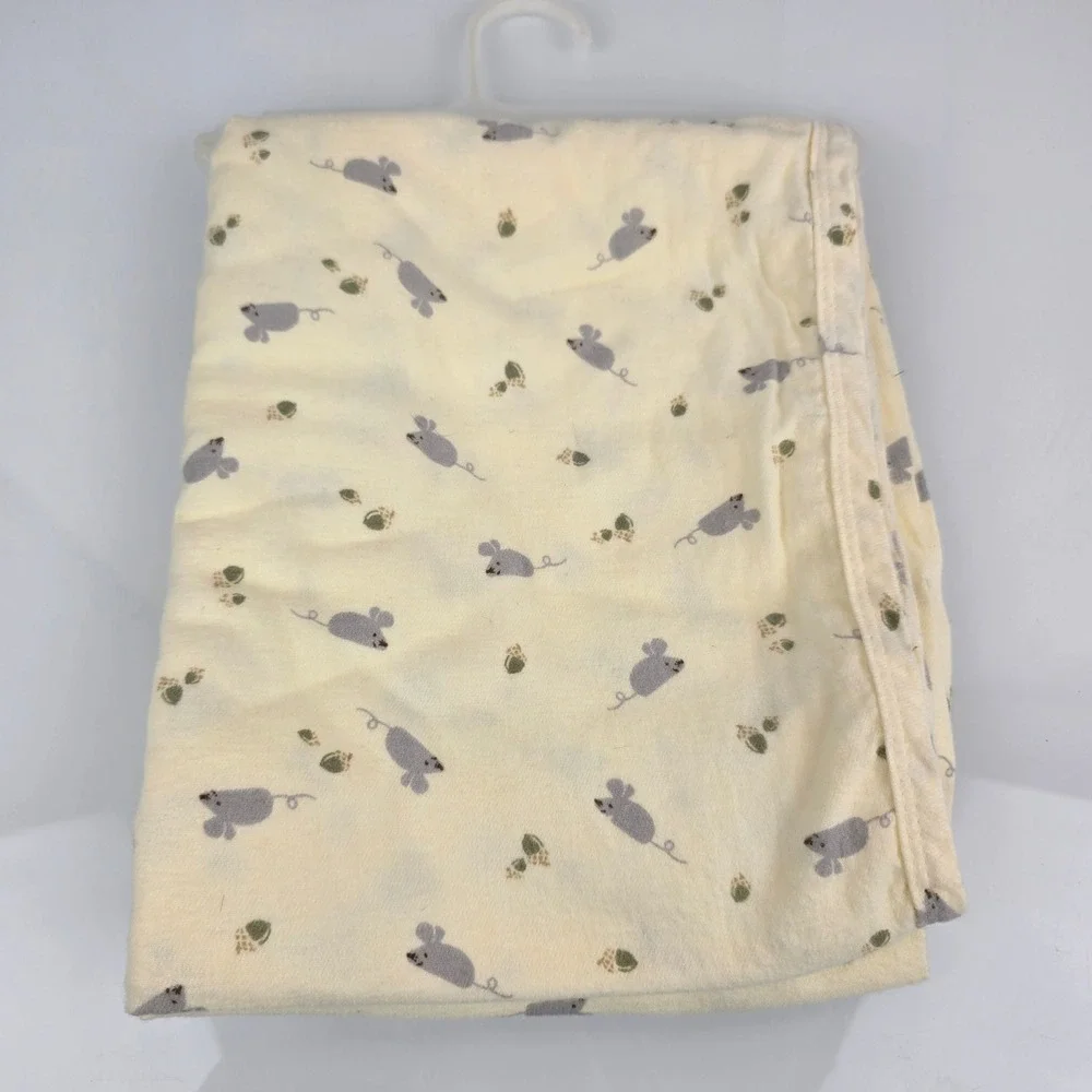 Old Navy Newborn Essentials Mouse Acorn Baby Cotton Receiving Blanket Cream 2007